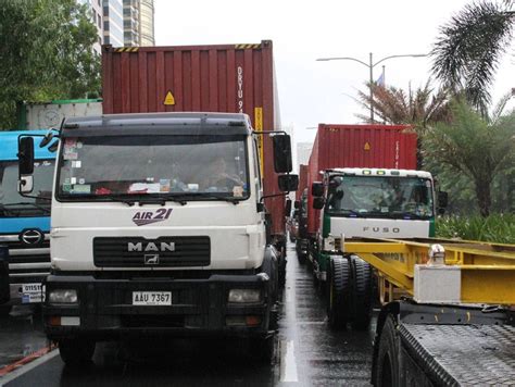 Navotas to reinstate truck ban .